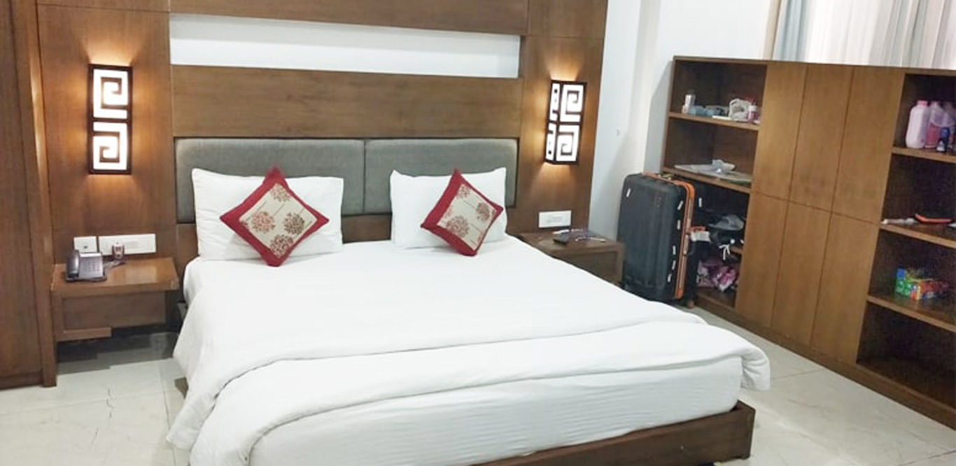 Room 02